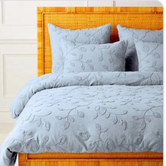 Serena & Lily Dusty Blue Floral Embroidered Button Closure Twin / XL Twin Duvet - Picture 1 of 11